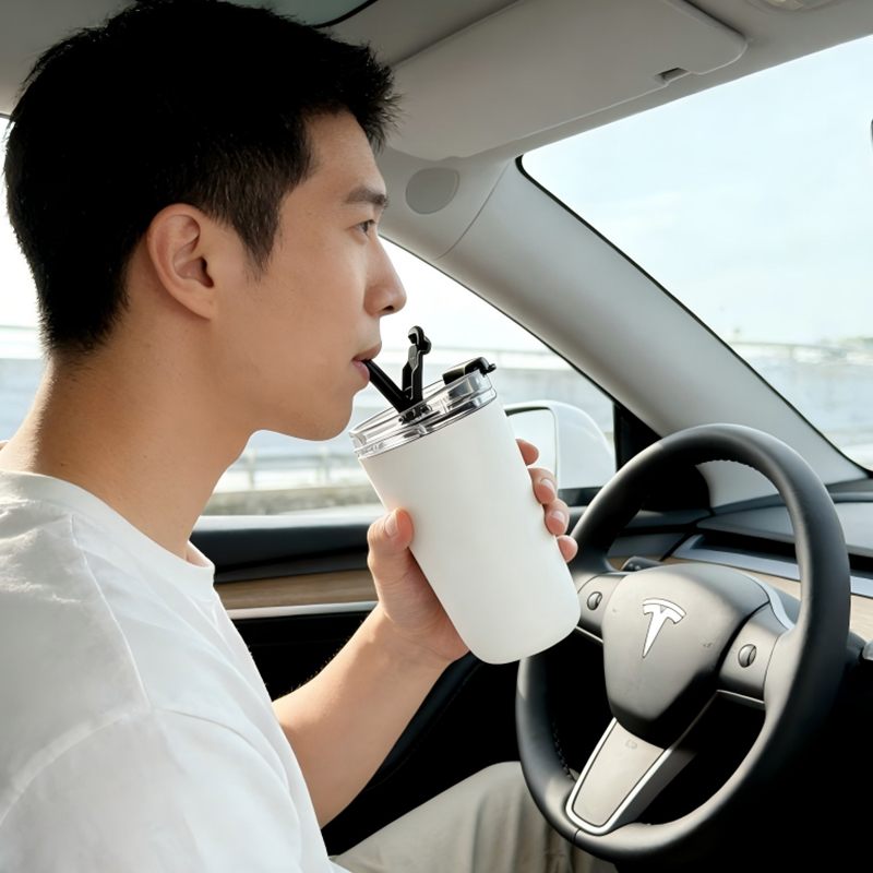 Vaso al vacío con tapa abatible con pajita 2 en 1